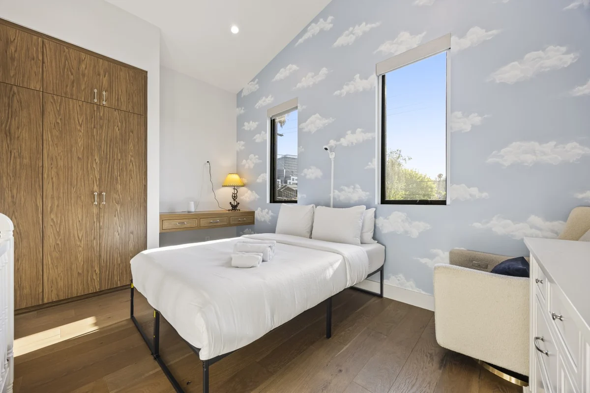Home in Los Angeles property photo 37