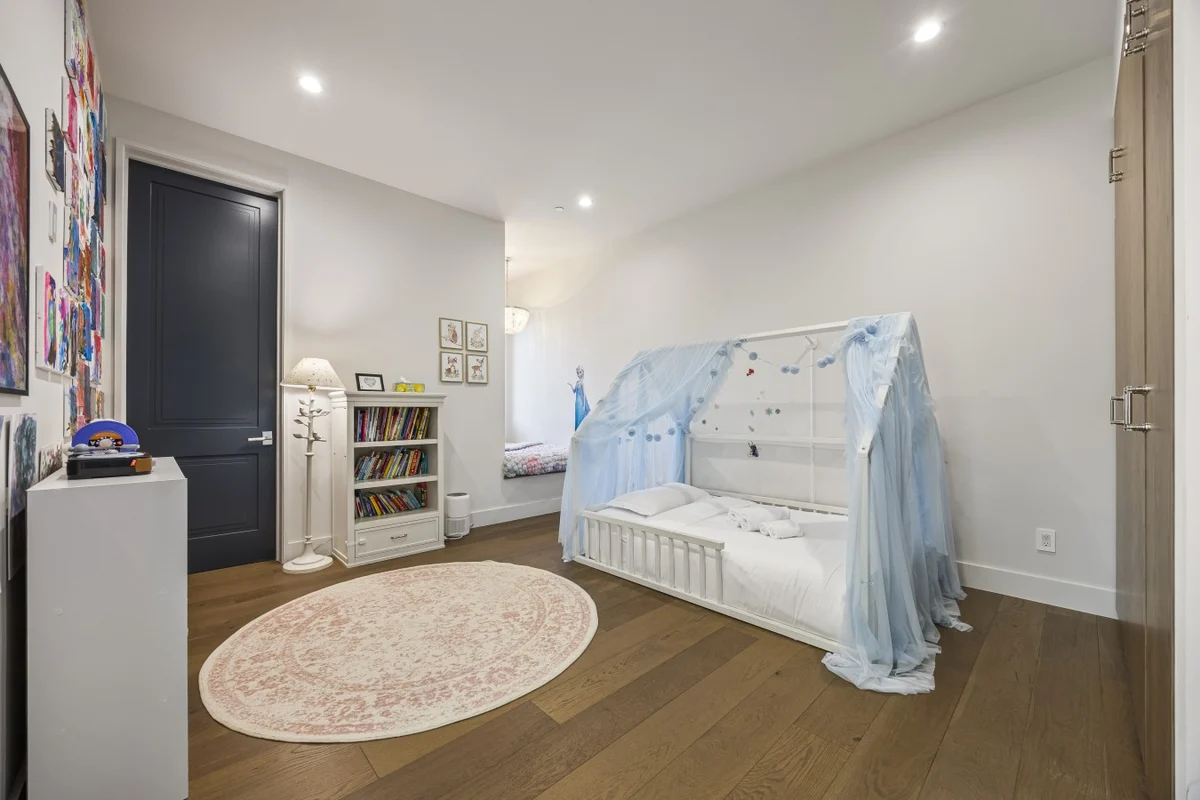 Home in Los Angeles property photo 35