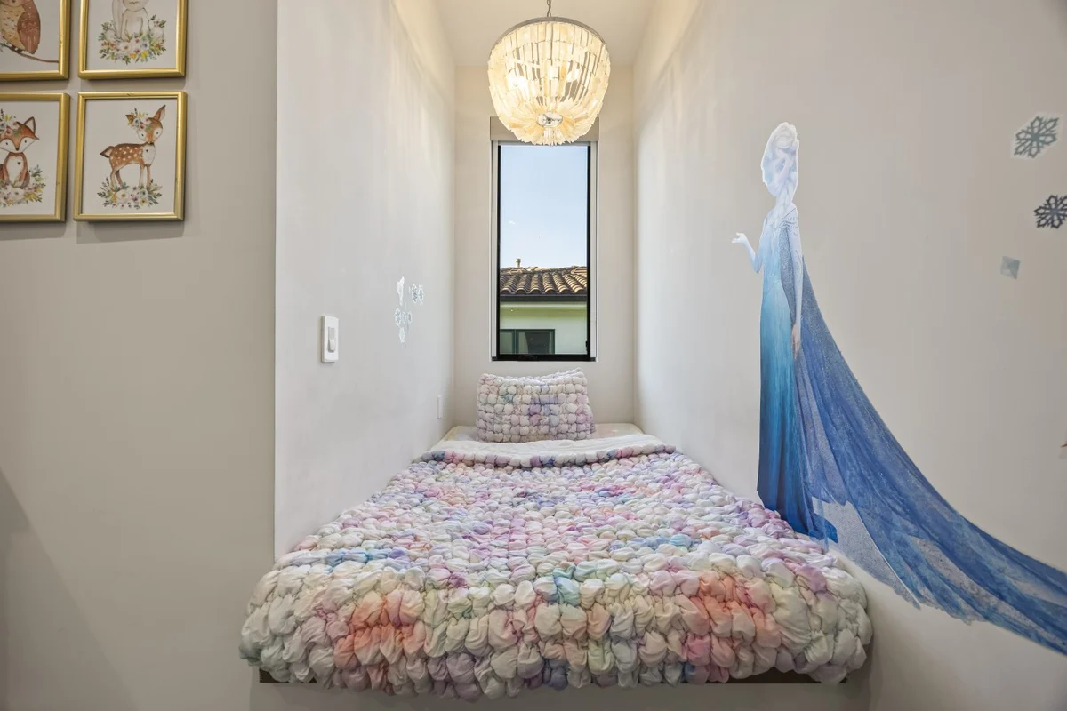 Home in Los Angeles property photo 21