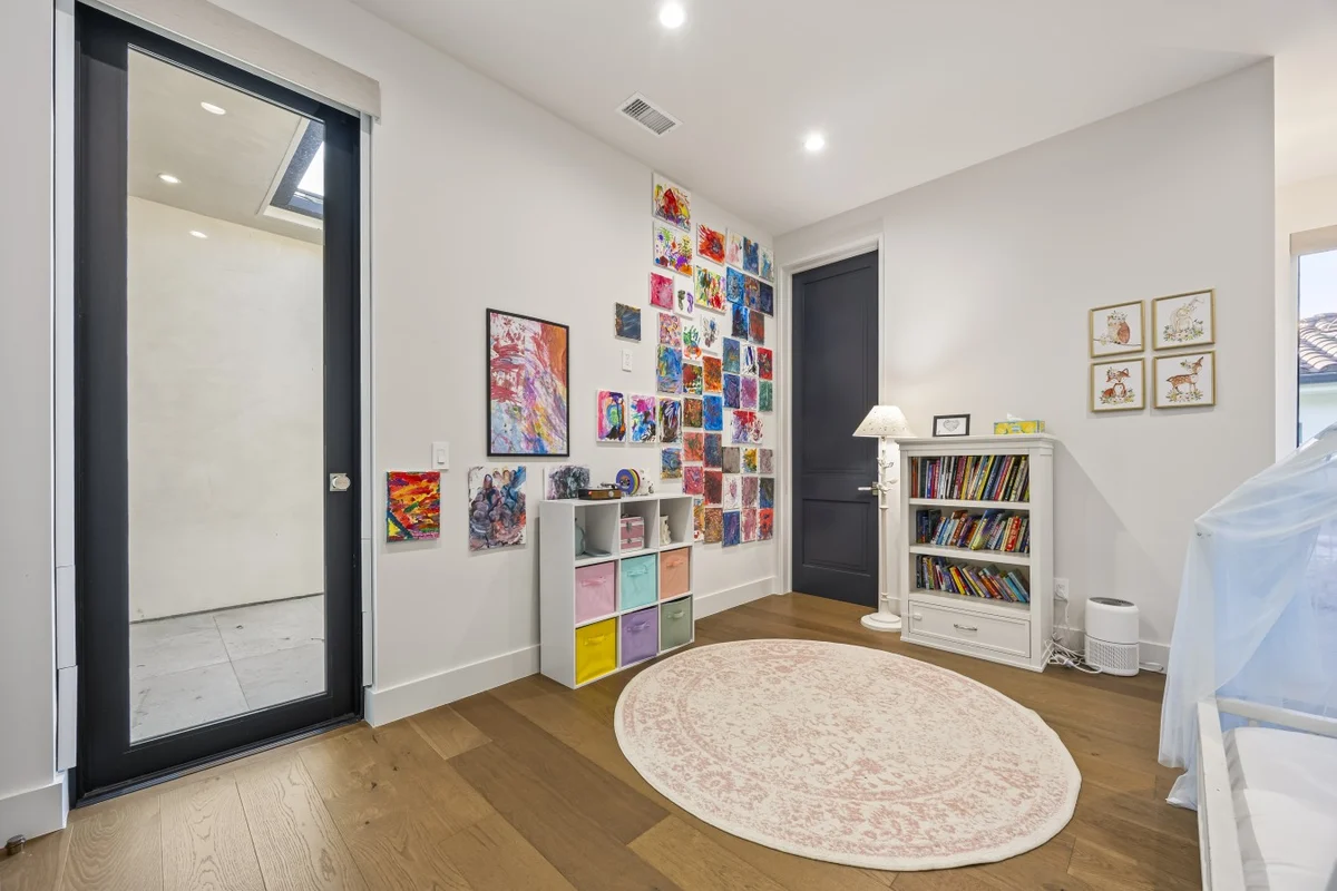 Home in Los Angeles property photo 15