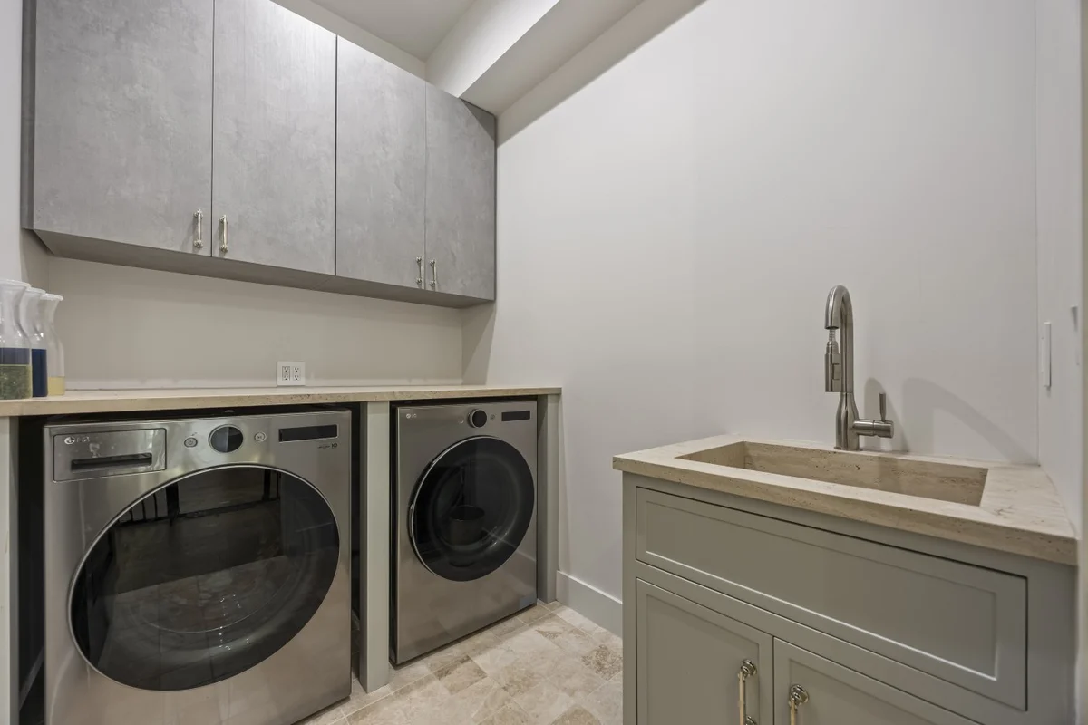 Home in Los Angeles property photo 49