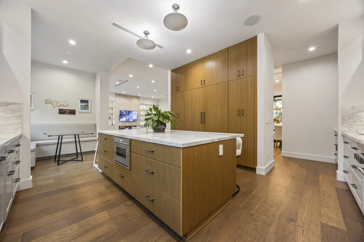 Home in Los Angeles property photo 11