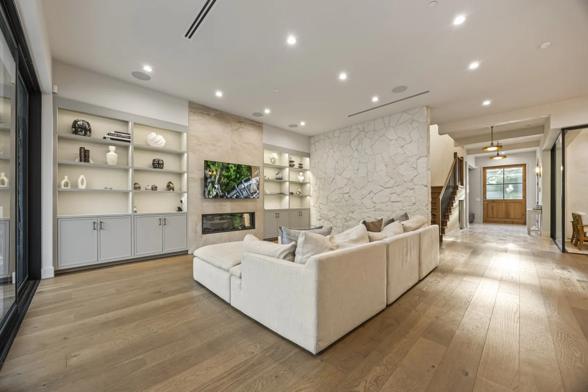 Home in Los Angeles property photo 38