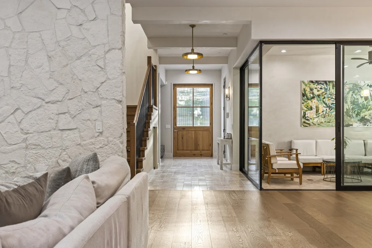 Home in Los Angeles property photo 3