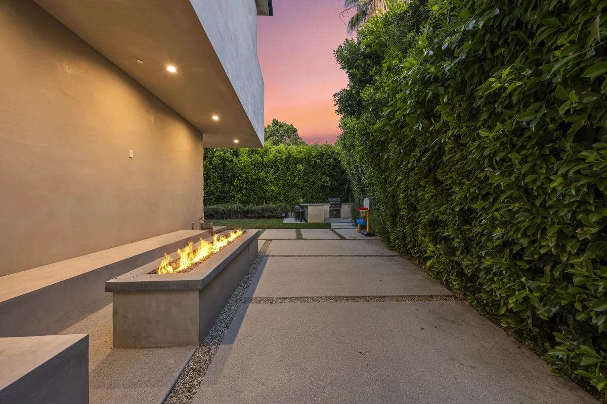 Home in Los Angeles property photo 12