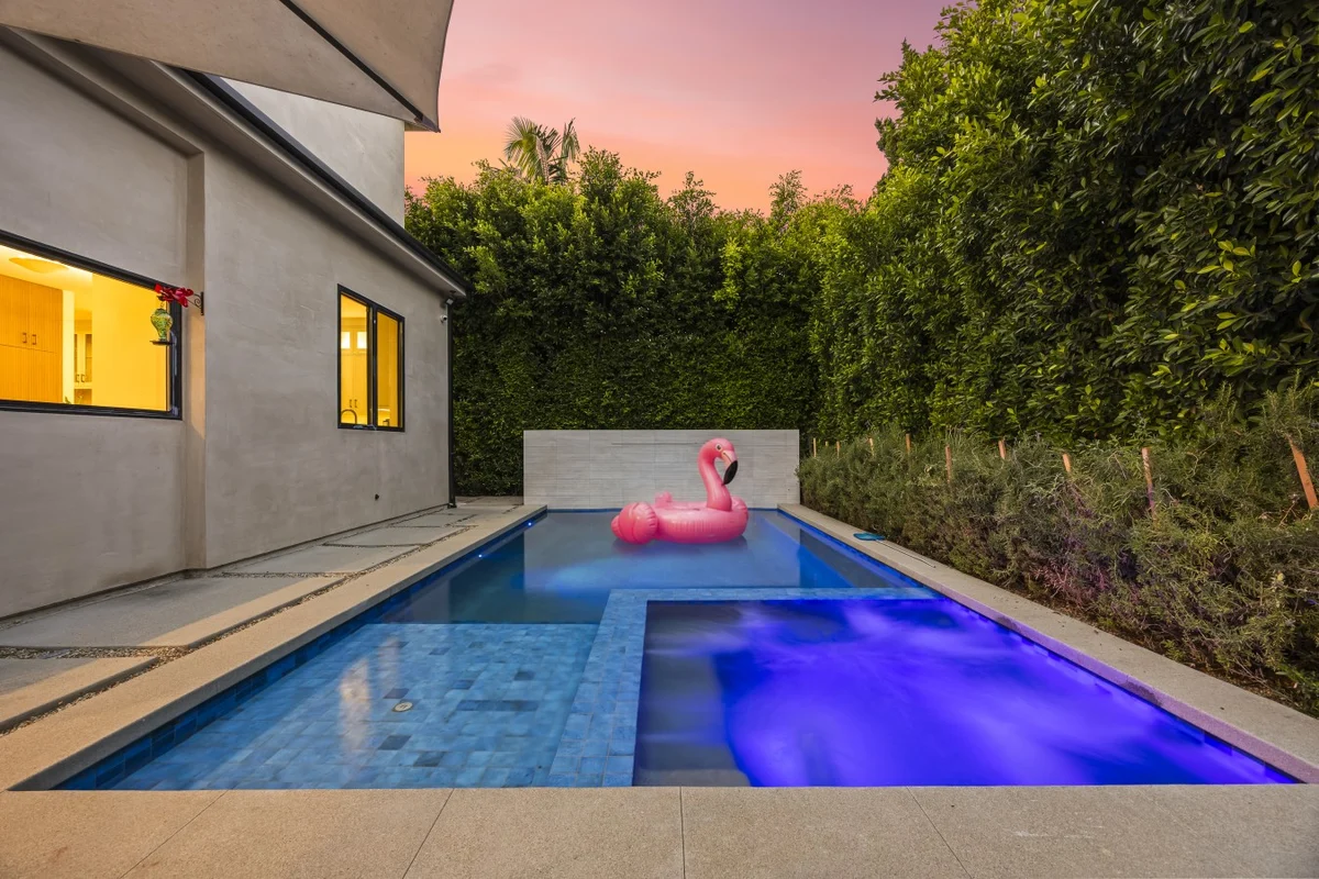 Home in Los Angeles property photo 28