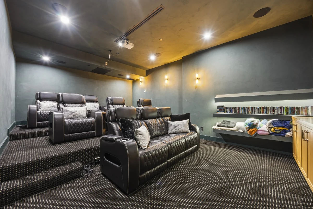 Home in Los Angeles property photo 8