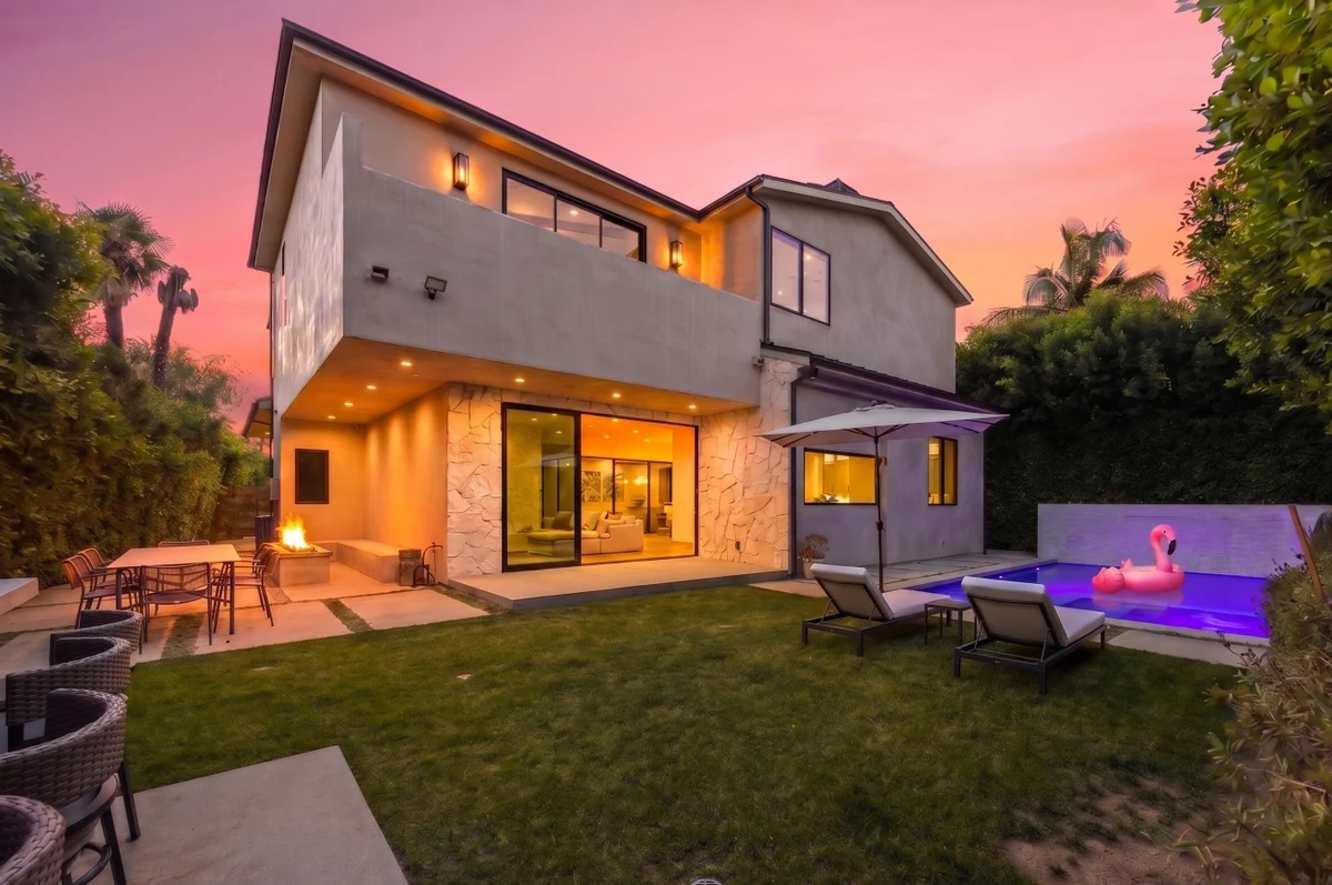 Home in Los Angeles property photo 44