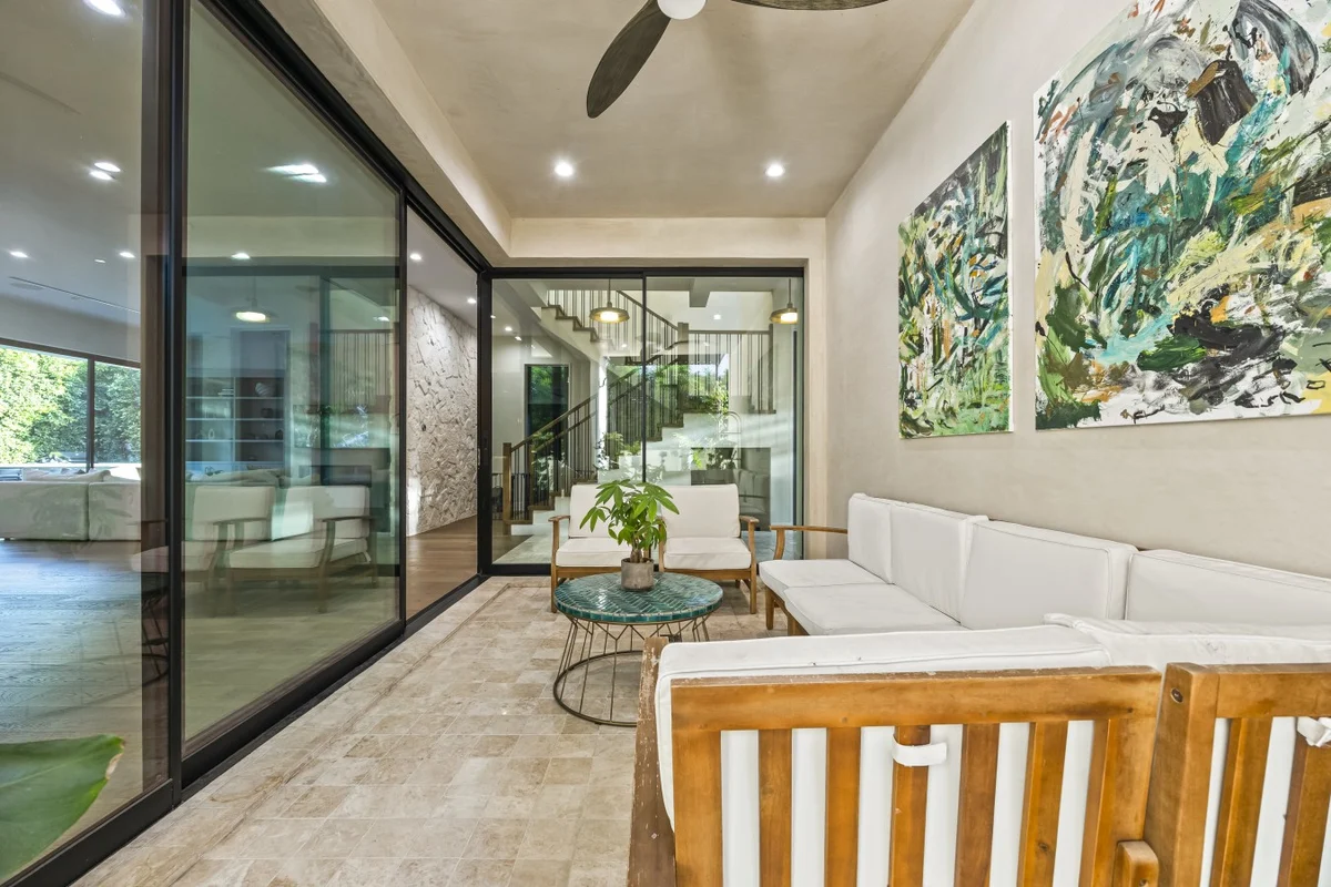 Home in Los Angeles property photo 23