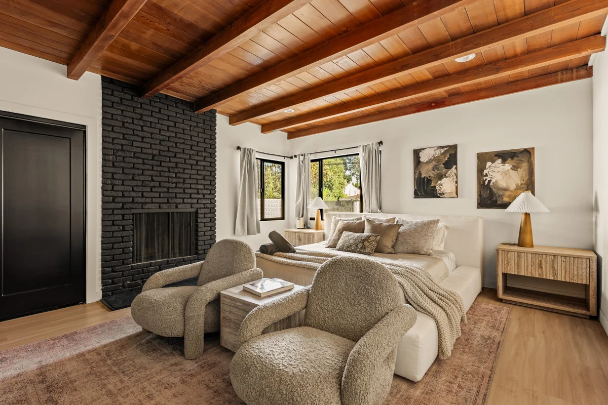 Home in Los Angeles County property photo 4