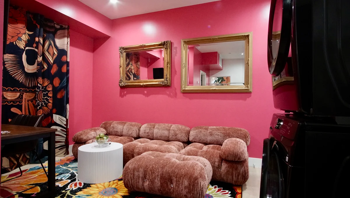 Flamingo Flat NoHo, Centrally located property photo 2