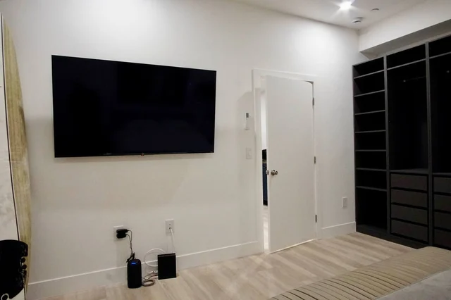 Bedroom 1 image 1