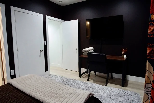 Bedroom 1 image 1