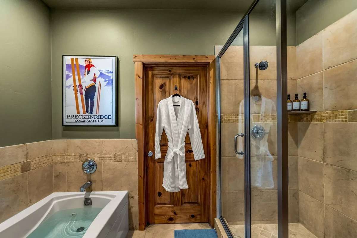 NEW! SpeakEasy, Sauna+Hot Tub, Games:Kids & Adults - Holiday Home #80