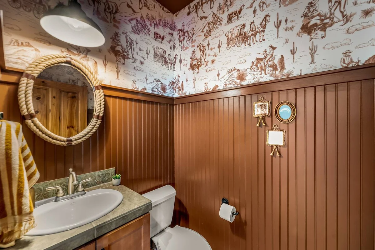 NEW! SpeakEasy, Sauna+Hot Tub, Games:Kids & Adults - Holiday Home #170