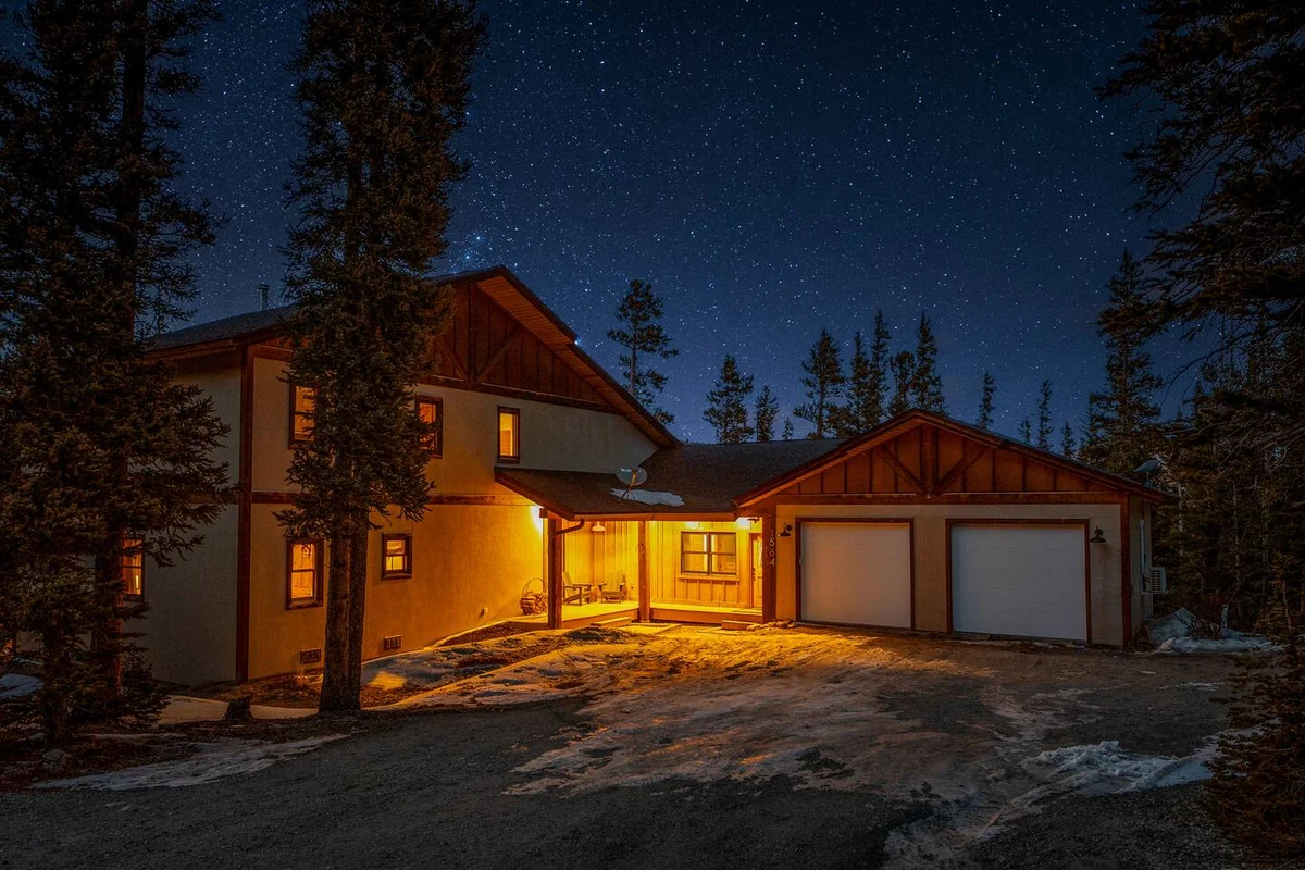NEW! SpeakEasy, Sauna+Hot Tub, Games:Kids & Adults - Holiday Home #68