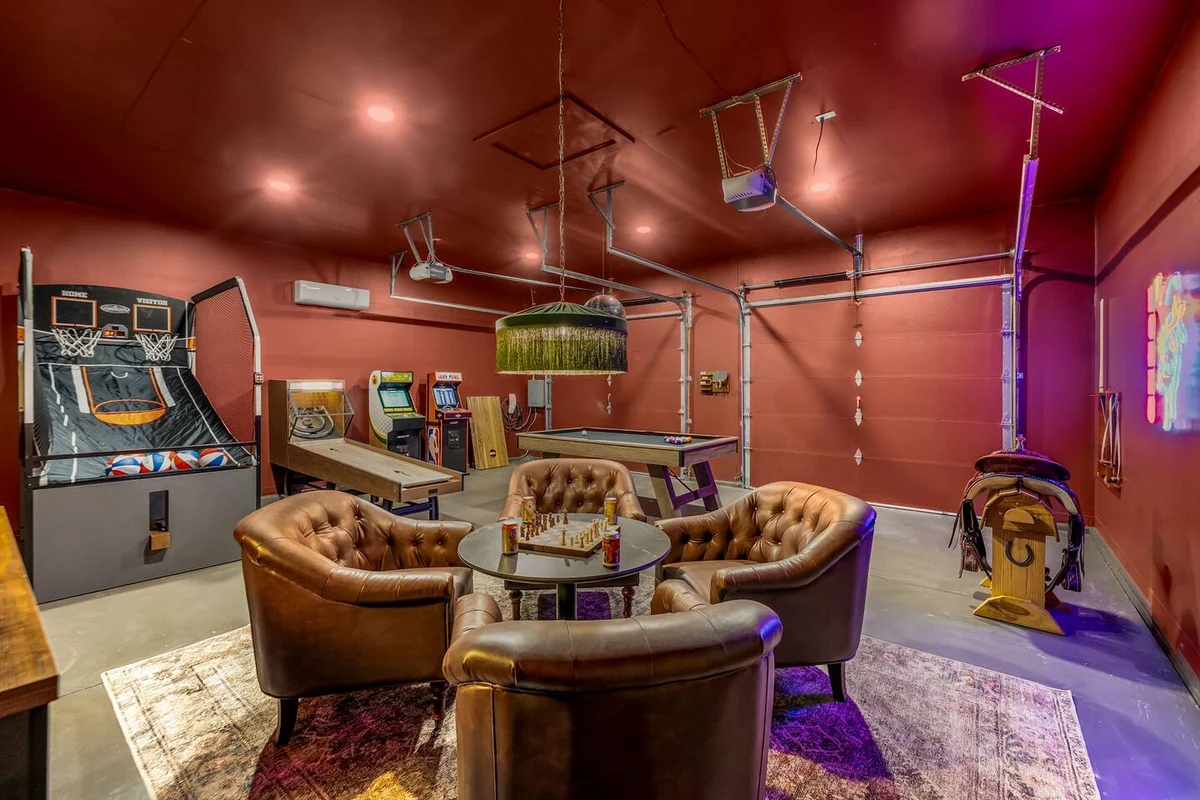 NEW! SpeakEasy, Sauna+Hot Tub, Games:Kids & Adults - Holiday Home #160
