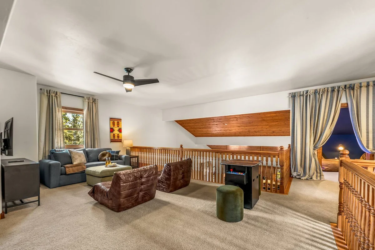 NEW! SpeakEasy, Sauna+Hot Tub, Games:Kids & Adults - Holiday Home #131