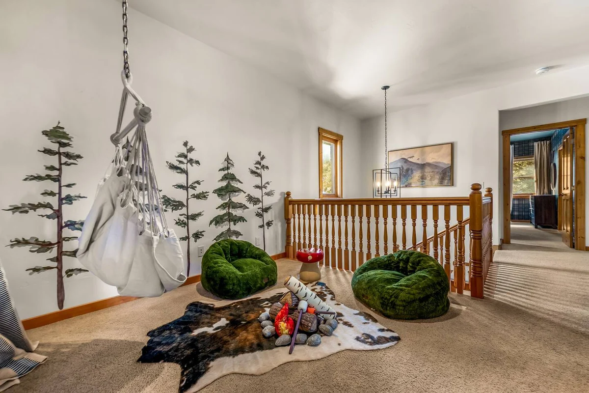 NEW! SpeakEasy, Sauna+Hot Tub, Games:Kids & Adults - Holiday Home #165
