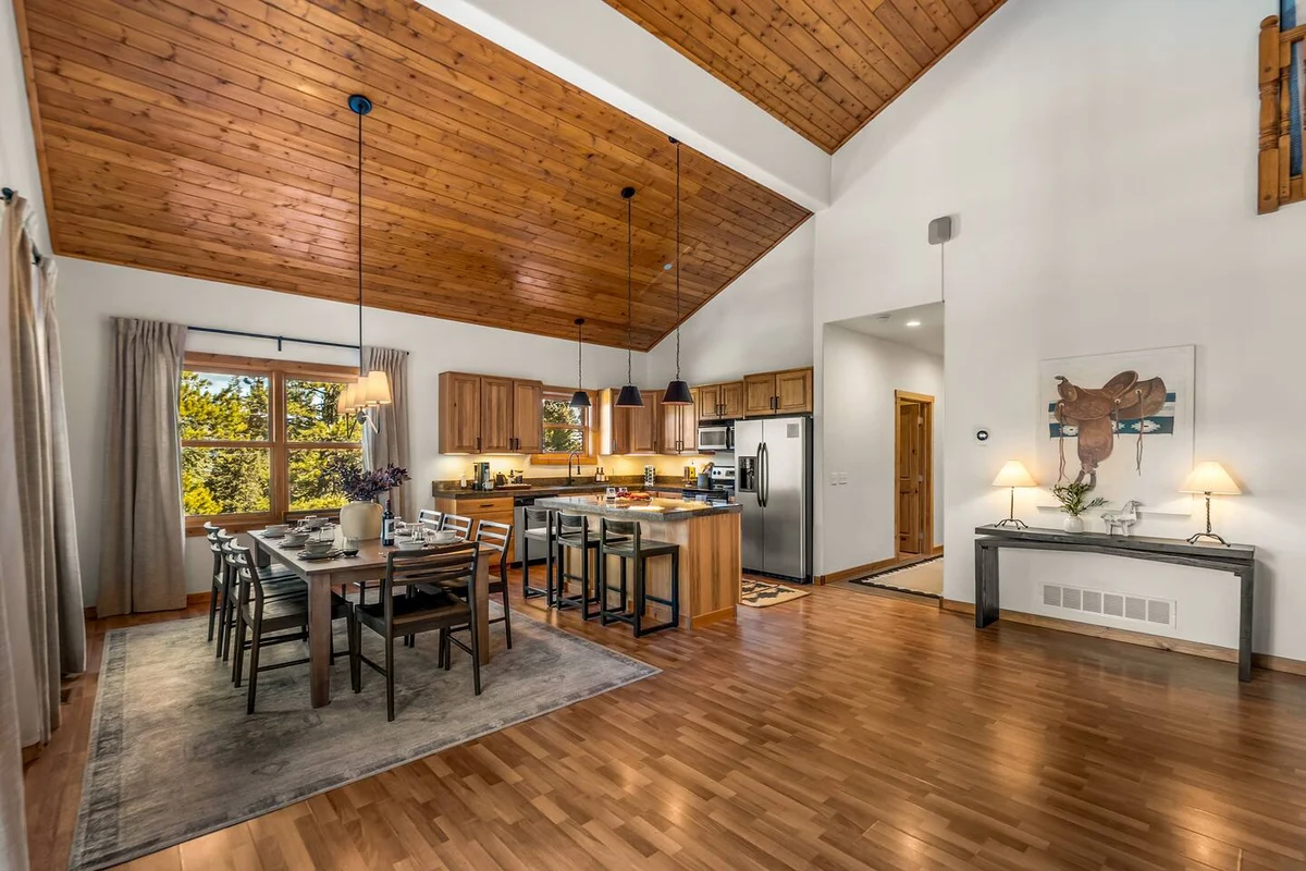 NEW! SpeakEasy, Sauna+Hot Tub, Games:Kids & Adults - Holiday Home #114