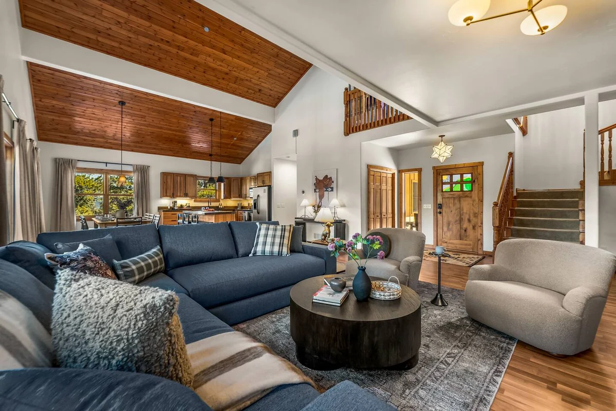 NEW! SpeakEasy, Sauna+Hot Tub, Games:Kids & Adults - Holiday Home #142