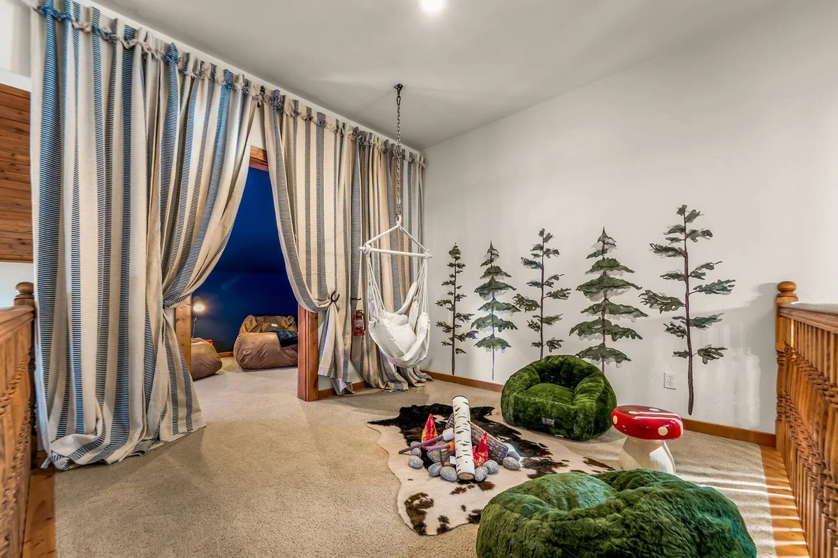 NEW! SpeakEasy, Sauna+Hot Tub, Games:Kids & Adults - Holiday Home #169