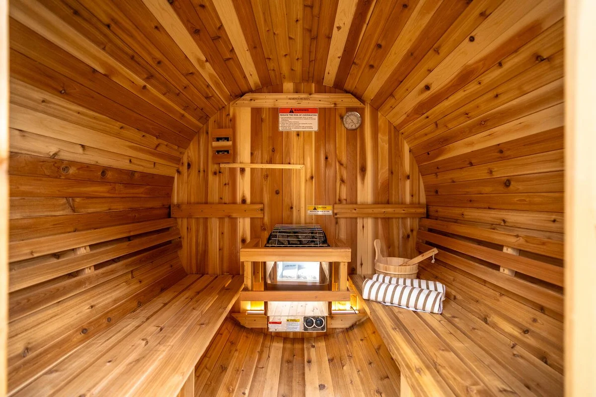NEW! SpeakEasy, Sauna+Hot Tub, Games:Kids & Adults - Holiday Home #198