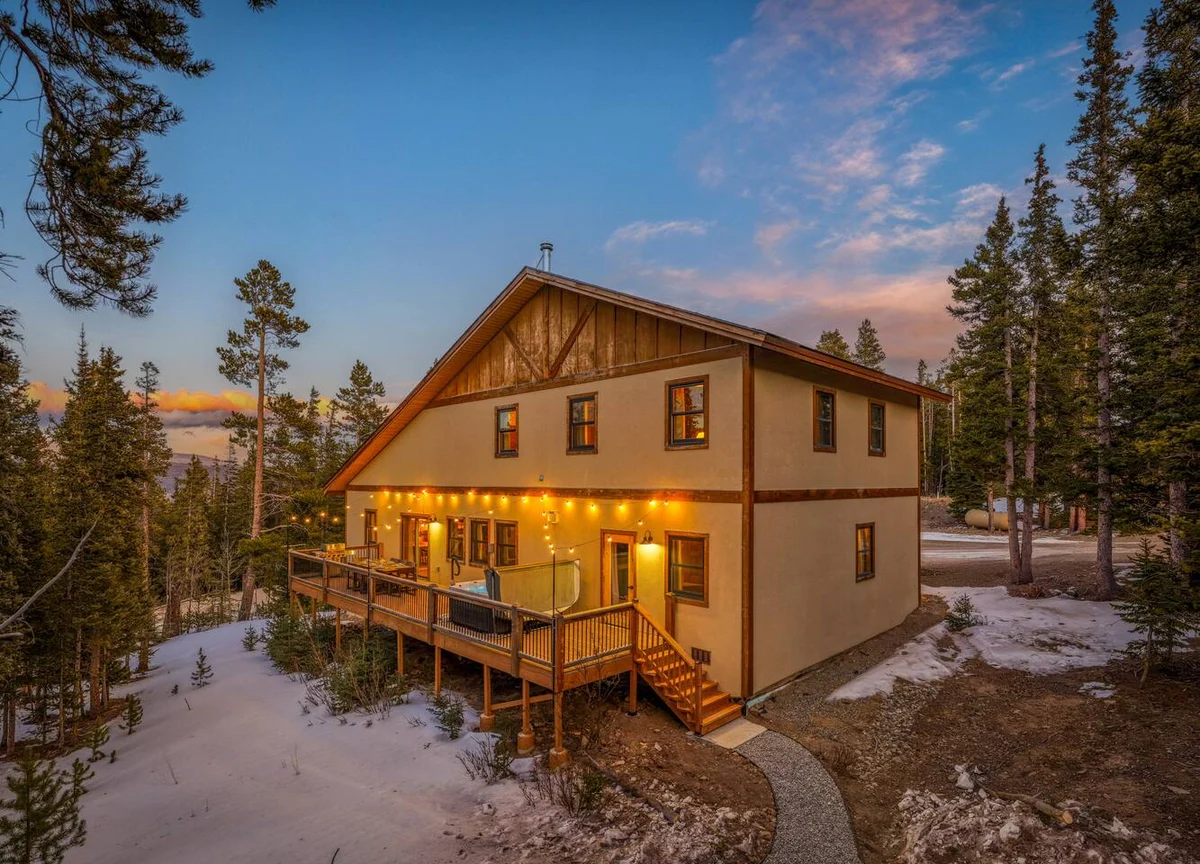NEW! SpeakEasy, Sauna+Hot Tub, Games:Kids & Adults - Holiday Home #199