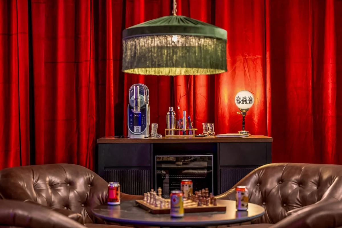 NEW! SpeakEasy, Sauna+Hot Tub, Games:Kids & Adults - Holiday Home #46