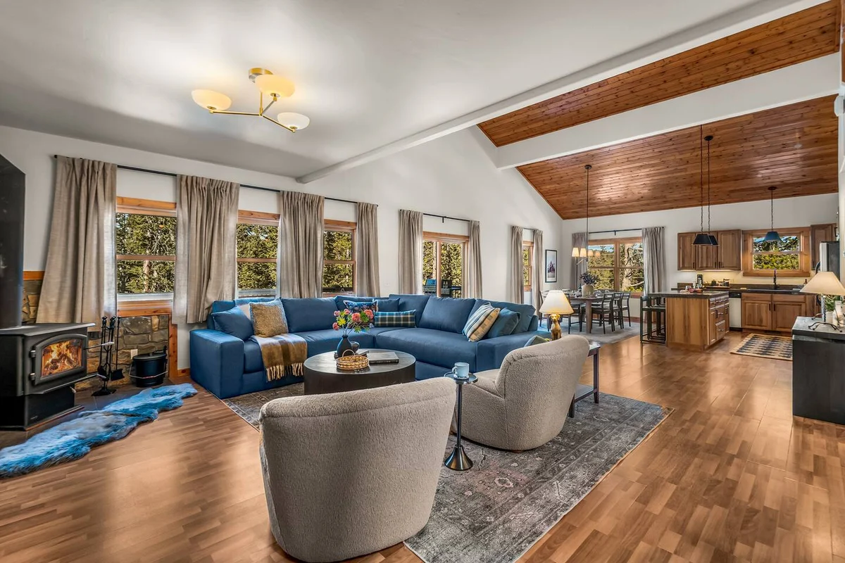 NEW! SpeakEasy, Sauna+Hot Tub, Games:Kids & Adults - Holiday Home #117
