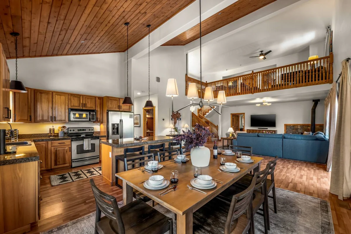 NEW! SpeakEasy, Sauna+Hot Tub, Games:Kids & Adults - Holiday Home #9