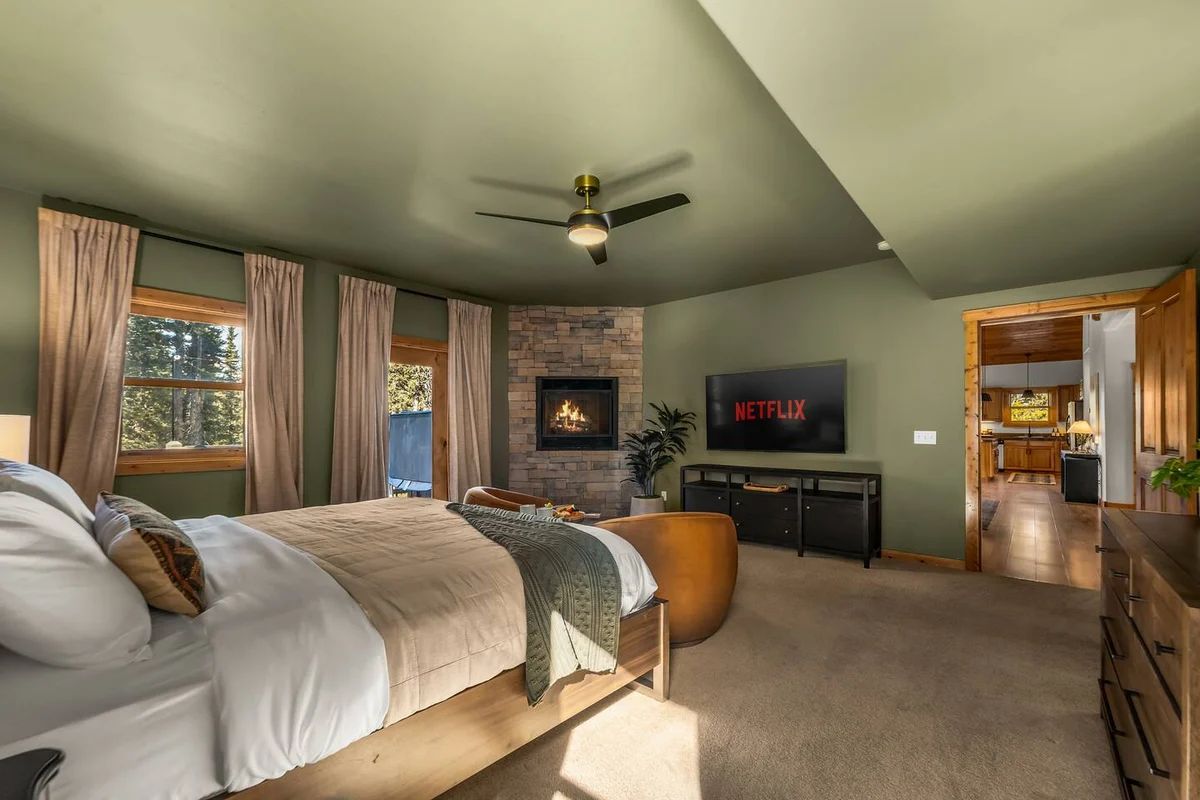 NEW! SpeakEasy, Sauna+Hot Tub, Games:Kids & Adults - Holiday Home #7