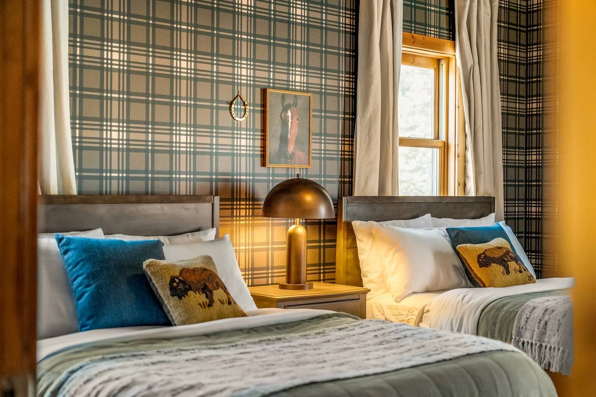 NEW! SpeakEasy, Sauna+Hot Tub, Games:Kids & Adults - Holiday Home #49