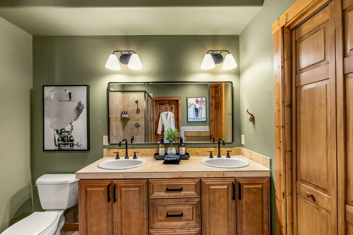 NEW! SpeakEasy, Sauna+Hot Tub, Games:Kids & Adults - Holiday Home #47