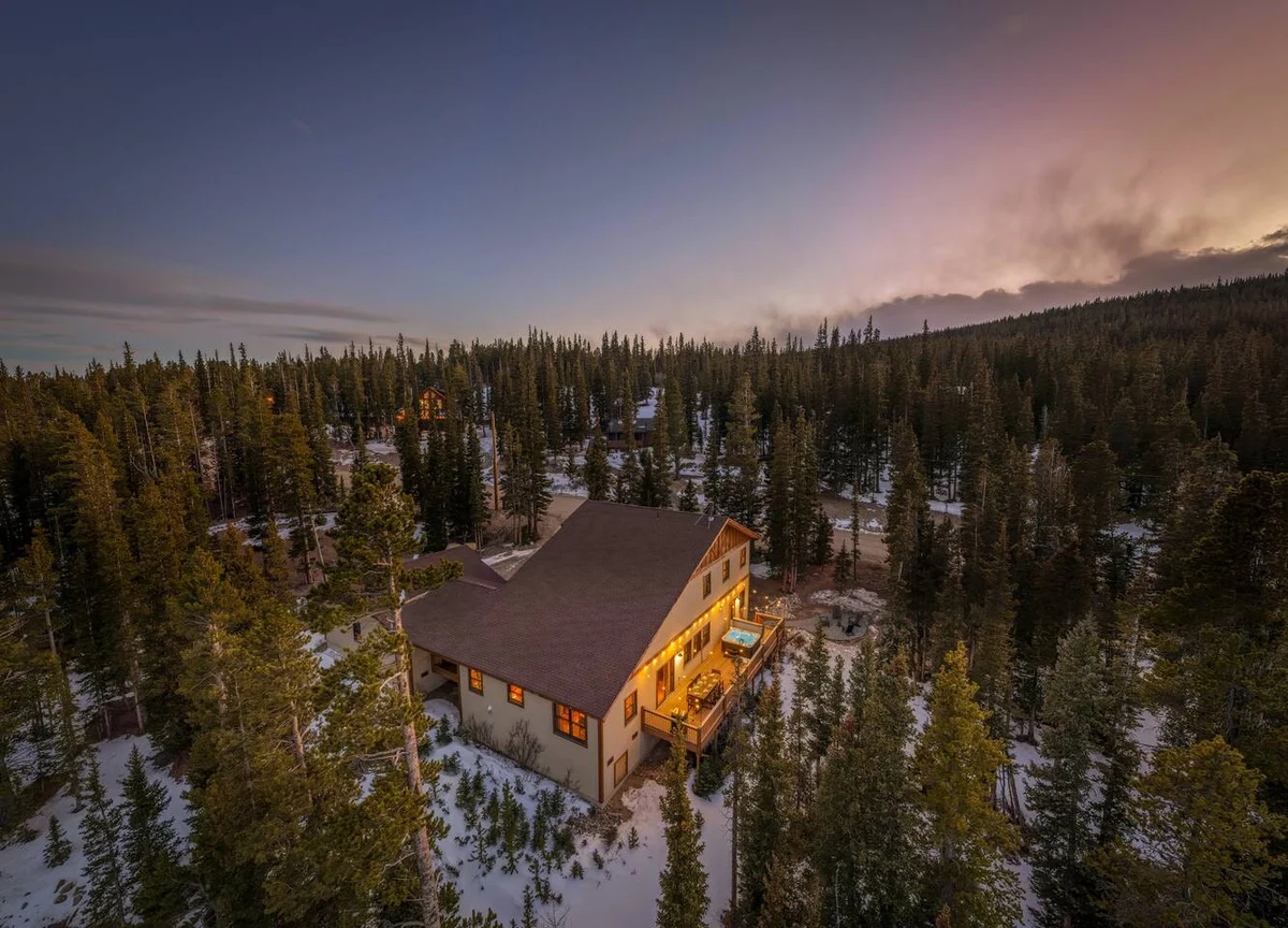 NEW! SpeakEasy, Sauna+Hot Tub, Games:Kids & Adults - Holiday Home #204