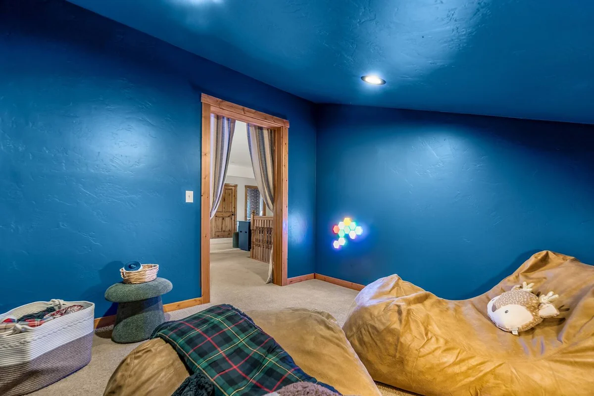 NEW! SpeakEasy, Sauna+Hot Tub, Games:Kids & Adults - Holiday Home #150