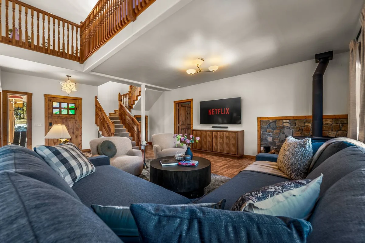 NEW! SpeakEasy, Sauna+Hot Tub, Games:Kids & Adults - Holiday Home #73