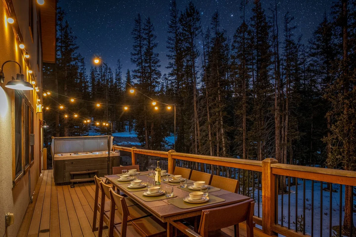 NEW! SpeakEasy, Sauna+Hot Tub, Games:Kids & Adults - Holiday Home #129