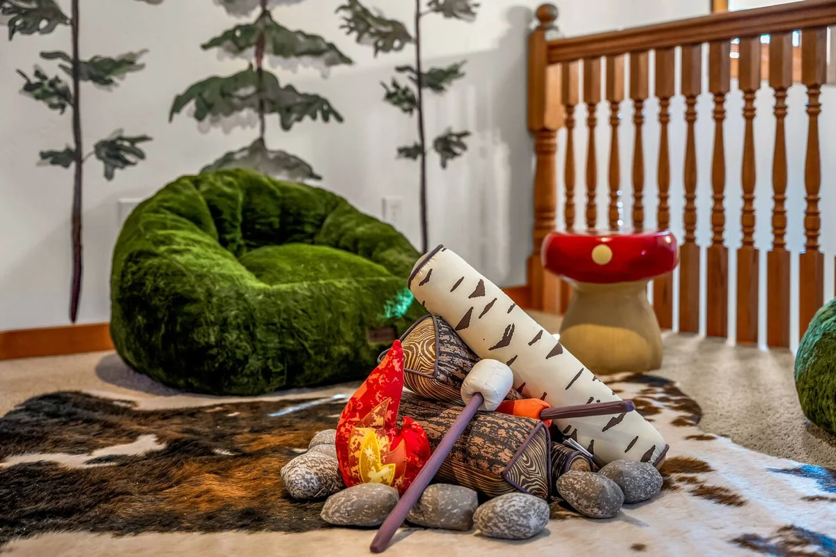 NEW! SpeakEasy, Sauna+Hot Tub, Games:Kids & Adults - Holiday Home #61