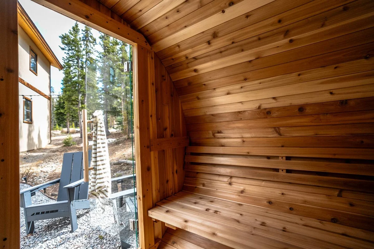 NEW! SpeakEasy, Sauna+Hot Tub, Games:Kids & Adults - Holiday Home #215