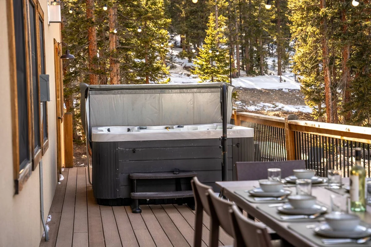 NEW! SpeakEasy, Sauna+Hot Tub, Games:Kids & Adults - Holiday Home #109