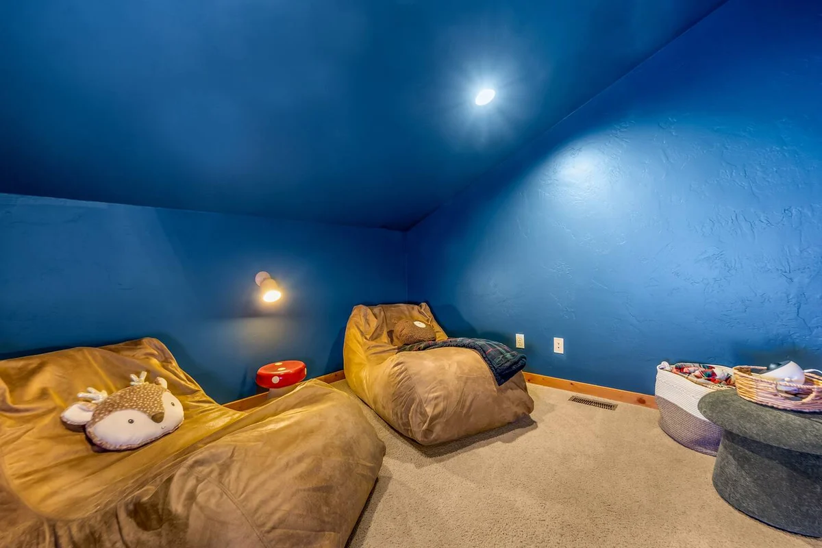 NEW! SpeakEasy, Sauna+Hot Tub, Games:Kids & Adults - Holiday Home #141