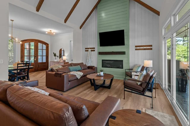 Lakefront Escape w/ Dock, Hot Tub & Game Room #65