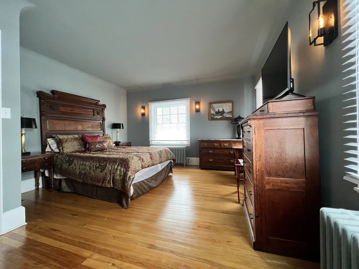 Bedroom 1 image 1