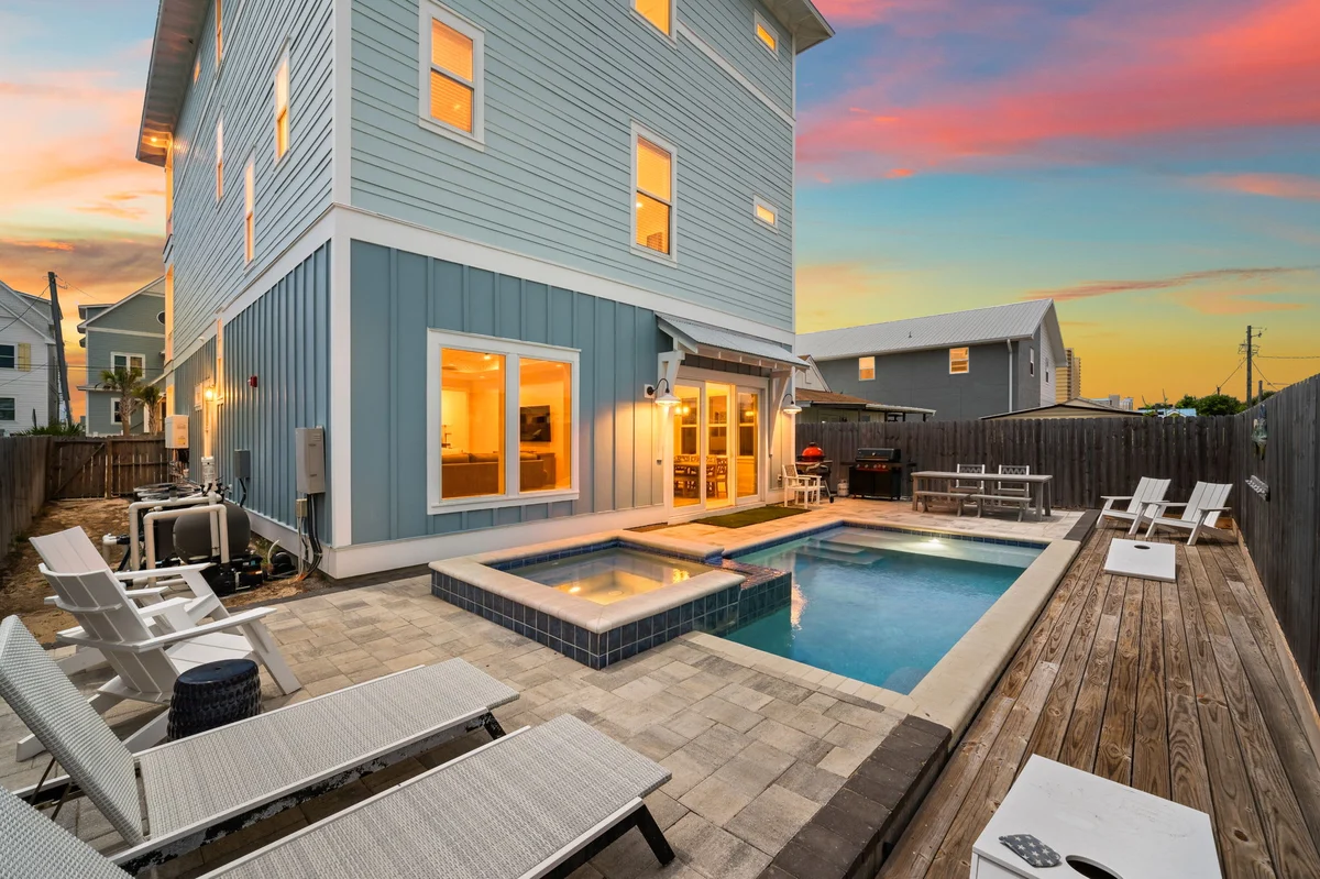 Surf House #112