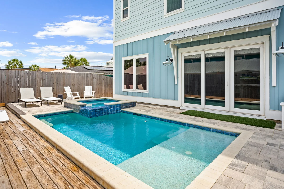 Surf House #101