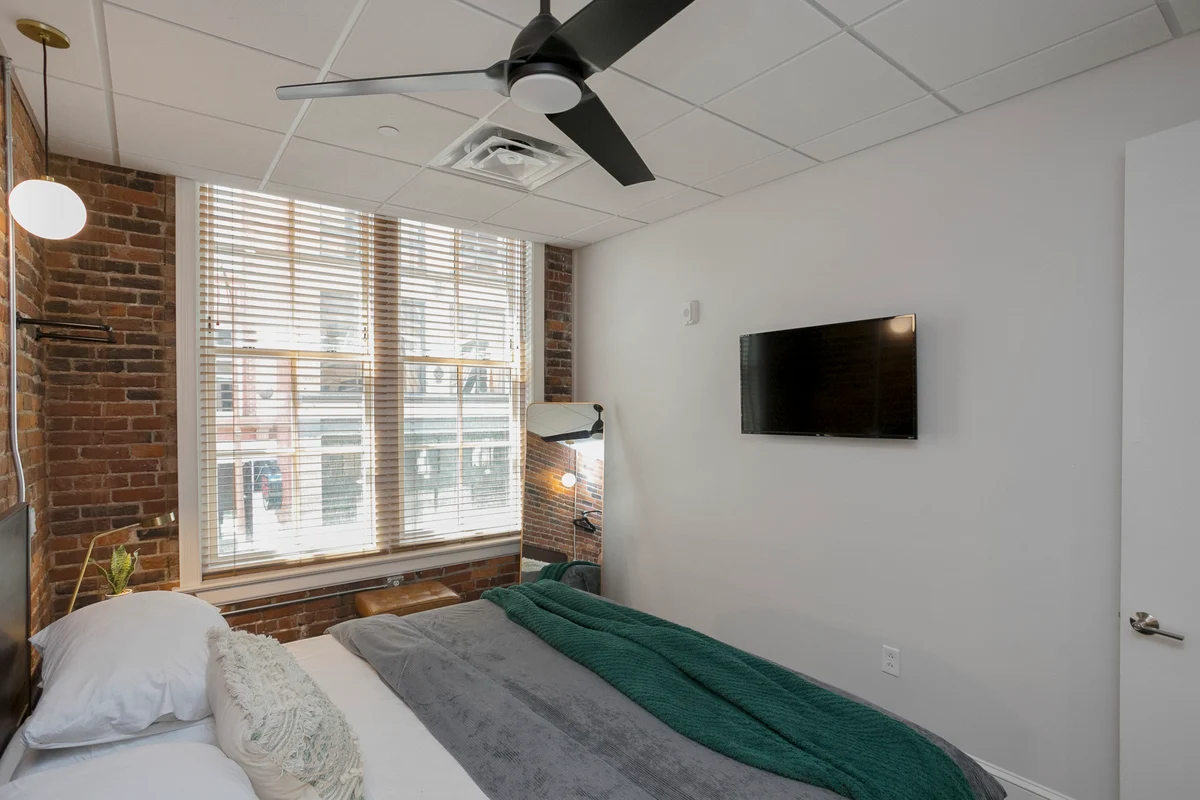 Bedroom 1 image 1