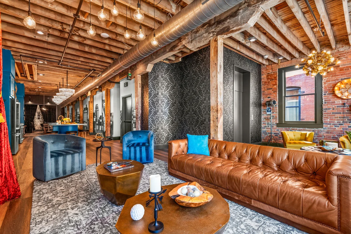 ✨ The Velvet Songbird | Downtown Nashville Luxe Retreat for 24 #40