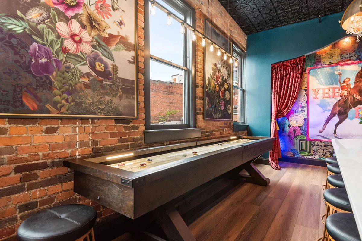 The Songbird-Luxury Penthouse Banker's Alley-Walk to Broadway #13