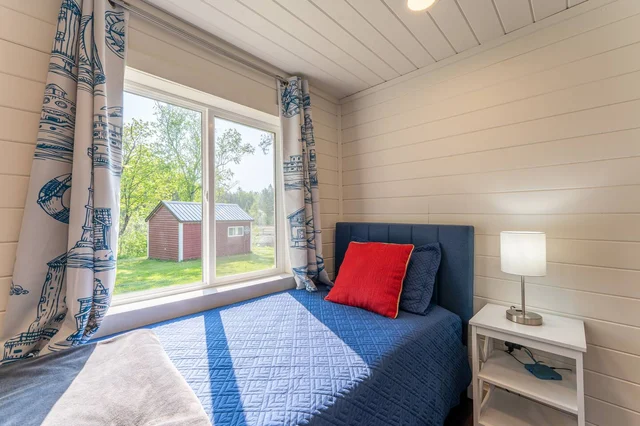 BEDROOM image 1